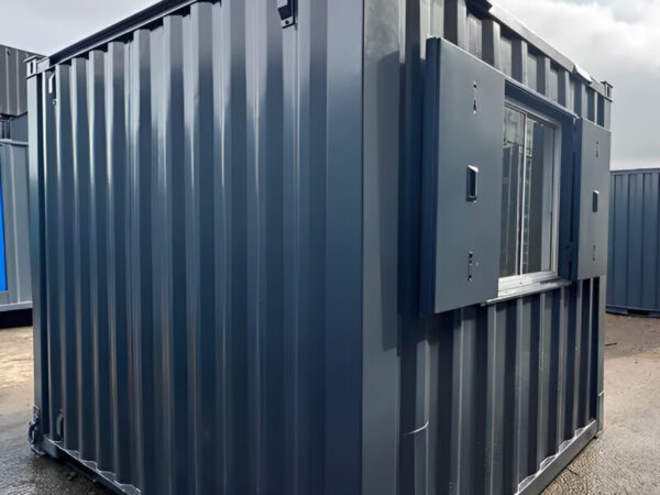 10 Fuß 8 Fuß großer Seecontainer als Büro | Tragbares vandalensicheres Gebäude