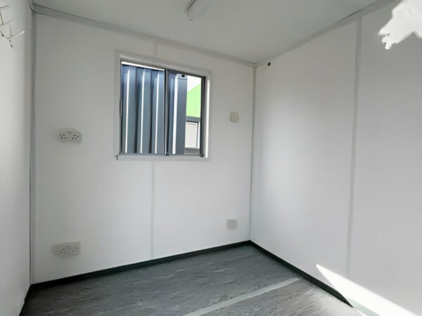 10 Fuß 8 Fuß großer Seecontainer als Büro | Tragbares vandalensicheres Gebäude