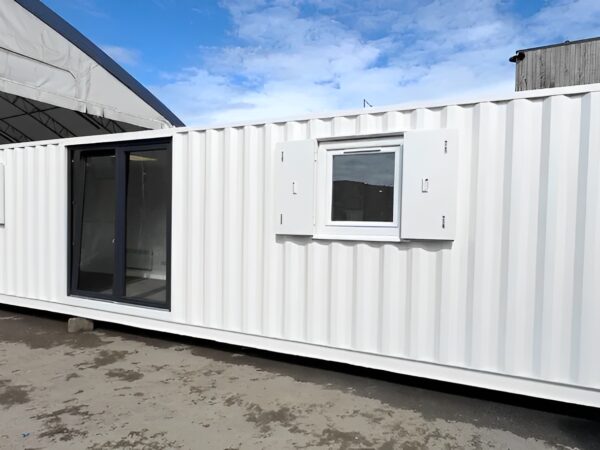 Converted-40ft-Shipping-Container-Open-Plan-Office-Portable-Container-Building-2.jpg