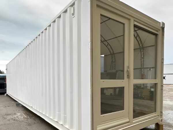 Converted-40ft-Shipping-Container-Open-Plan-Office-Portable-Container-Building-2.jpg