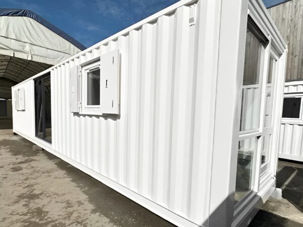 Converted-40ft-Shipping-Container-Open-Plan-Office-Portable-Container-Building-2.jpg
